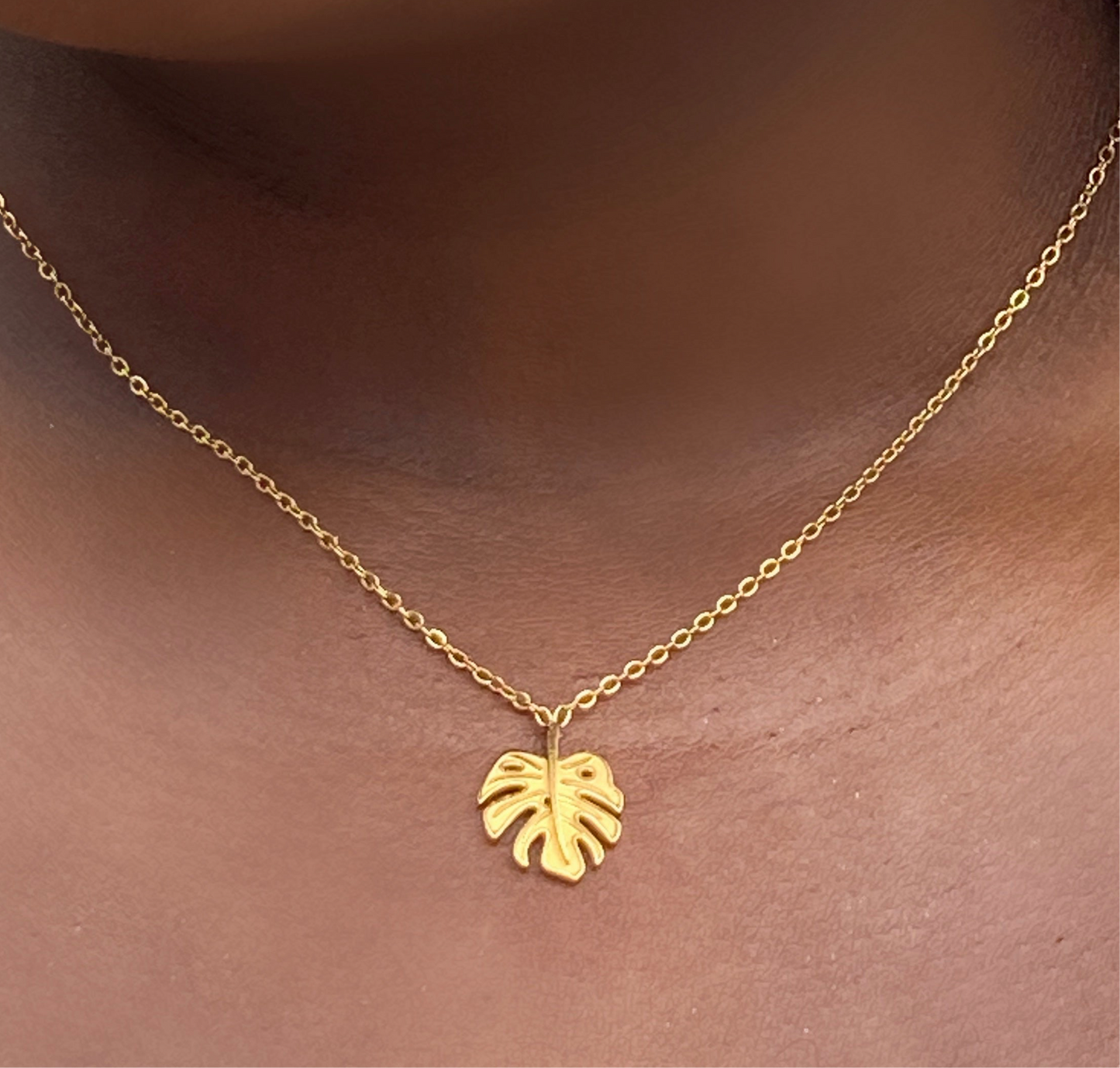 Leaf Shape Pendant Necklace