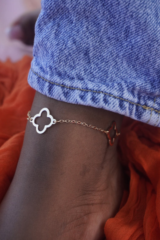 Classy Clover Anklet
